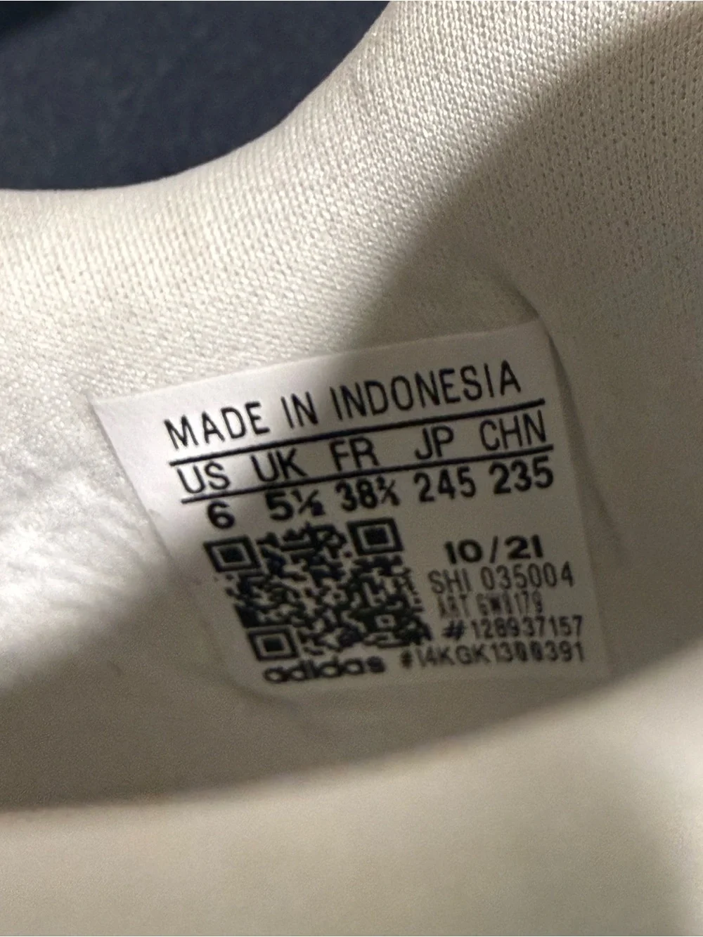 adidas unisex White Knit Casual Sneakers